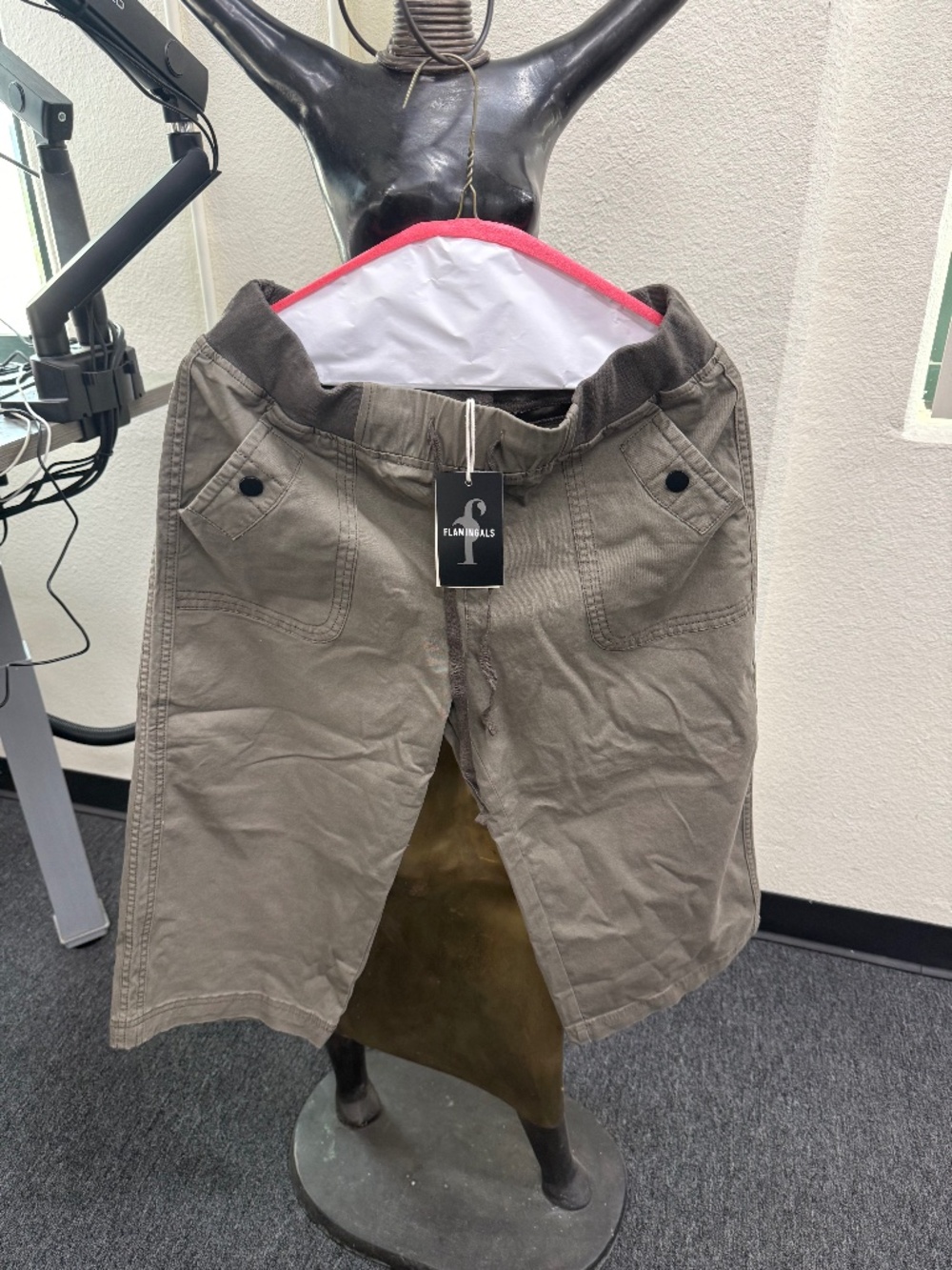 New With Tags Flamingals Olive Green Drawstring Capri Pants, Size Medium,Pockets